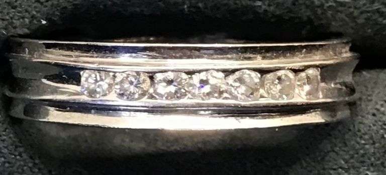 MEN’S 14K WHITE GOLD NATURAL DIAMOND WEDDING BAND