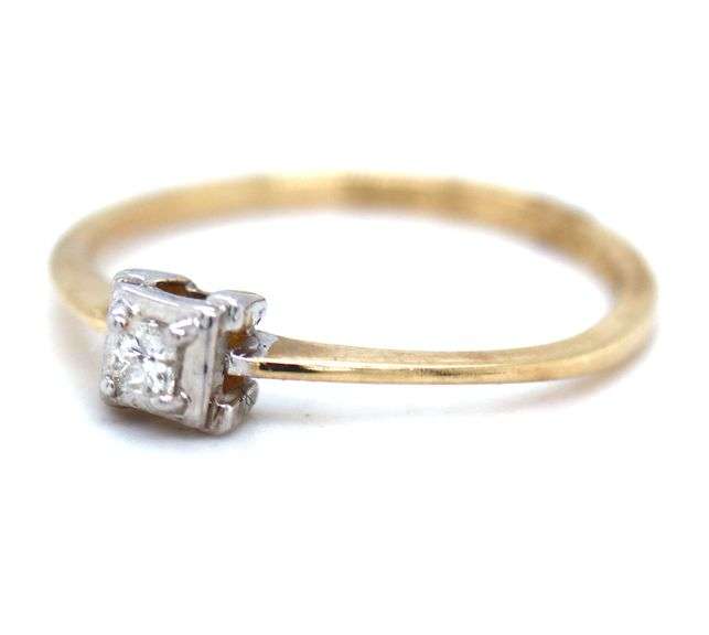 10kt Yellow gold princess cut diamond ring