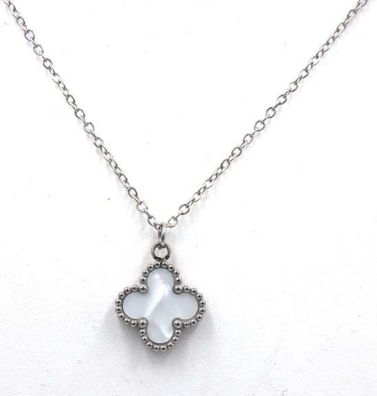 Stainless steel clover pendant on chain