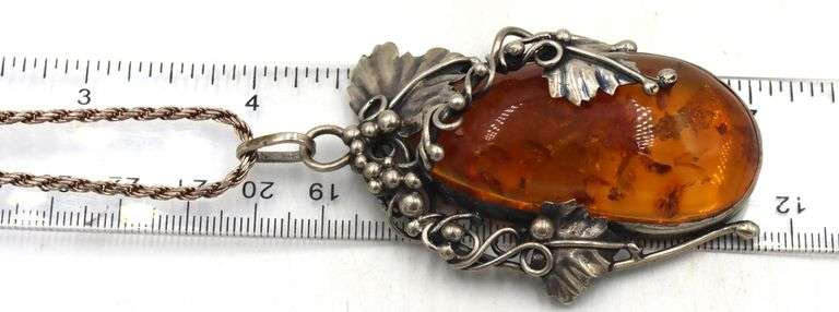 Vintage Amber leaf pendant on Italian rope chain necklace