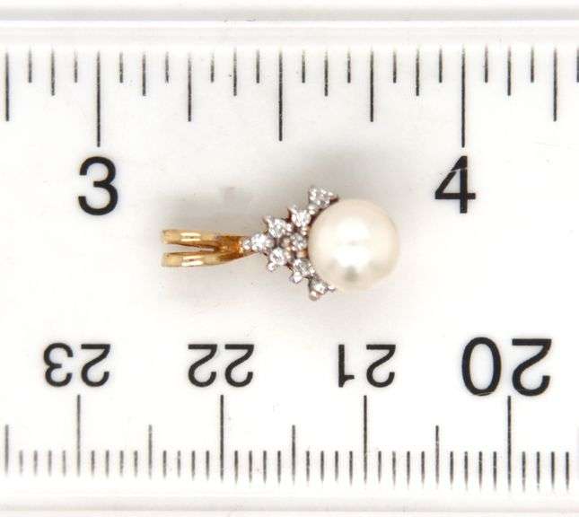 14kt Yellow gold pearl and diamond pendant