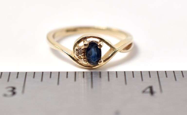 Pretty 10K Yellow Gold Diamond and Blue Sapphire Gemstone Ring
