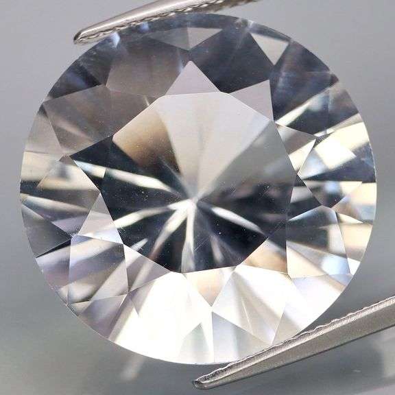 Superb 17.96ct top gem grade diamond white Quartz