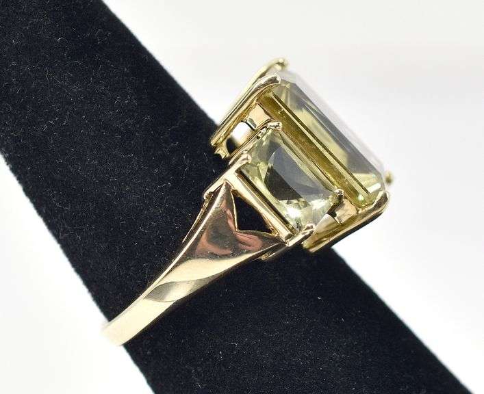 Stunning 10K Yellow Gold Green Citrine Ring