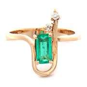 18kt Yellow gold Emerald cut and diamond fancy ring