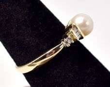 Precious Pearl and Diamond Ring in 14K Yellow Gold
