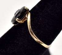 Vintage 10K Yellow Gold Diamond and Black Onyx Gemstone Ring