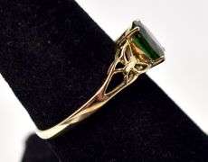 Dazzling 10K Yellow Gold Green Gemstone Ring