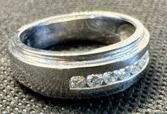 14K White Gold Round Brilliant Cut Diamond Ring