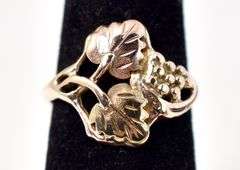 Vintage 10K Yellow Gold Leaf and Grape Vine Ring