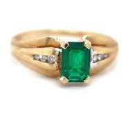 10kt Yellow gold emerald cut emerald ring