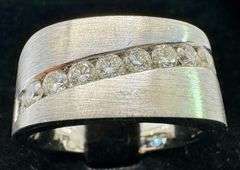 14K White Gold Round Brilliant Cut Diamond Ring