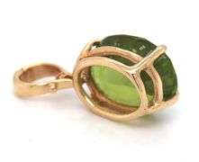 14kt Yellow gold oval peridot pendant