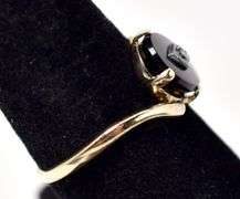 Vintage 10K Yellow Gold Diamond and Black Onyx Gemstone Ring