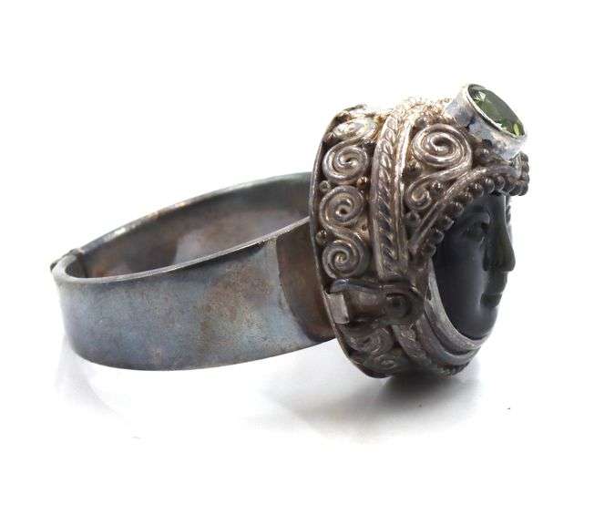 Vintage 925 sterling silver Sejan signed Goddess box ring with Peridot