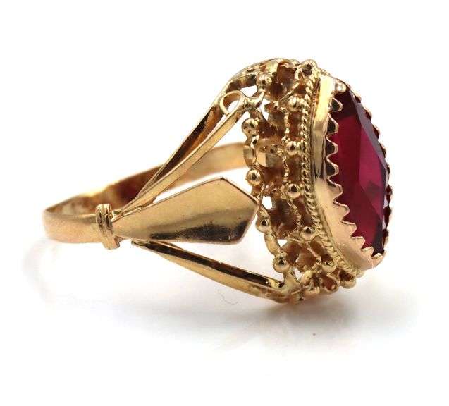 14kt Yellow gold marquise garnet cocktail ring