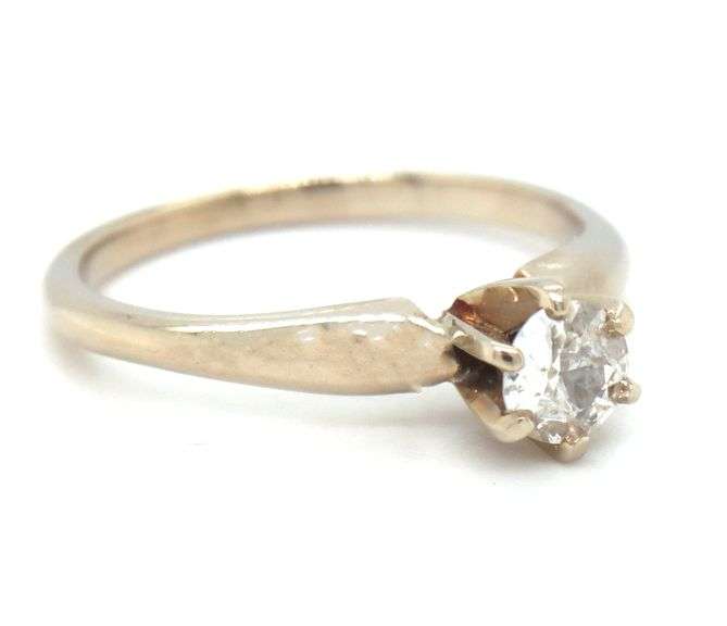 14kt White gold round brilliant cut diamond ring
