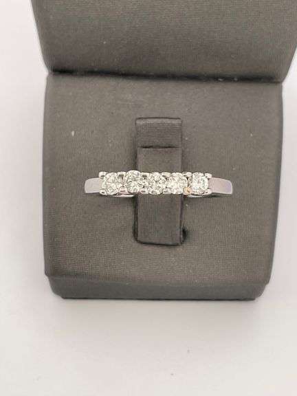 18K WHITE GOLD LADIES DIAMOND BAND