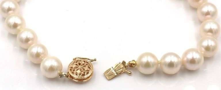 White fresh water pearl strand bracelet