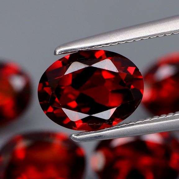 Set of 5 top red eye clean Garnets weighing 7.26 carats