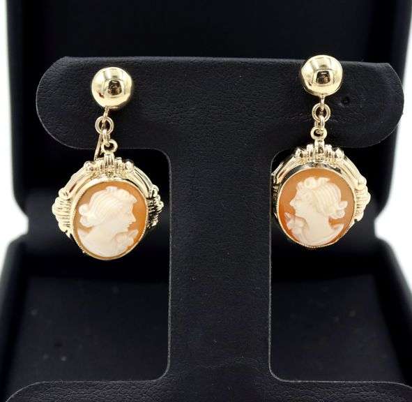 10kt Yellow gold cameo dangle earrings