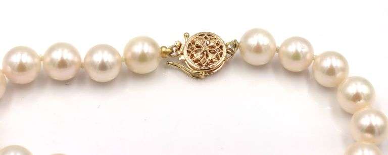 White fresh water pearl strand bracelet
