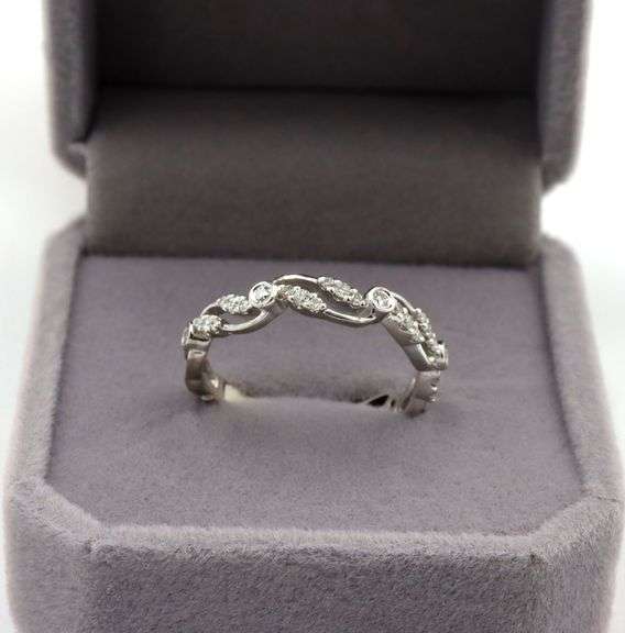 14kt White gold 0.45ctw wave diamond band