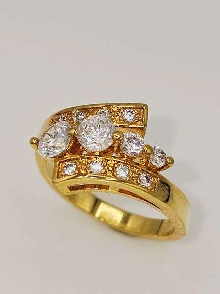 Sparkling 14 K Yellow Gold Plate 2.65 Ctw Lab Simulated Diamond Ring