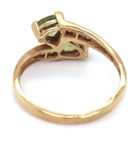Fashionable 10K YG Ring with Triangular Peridots