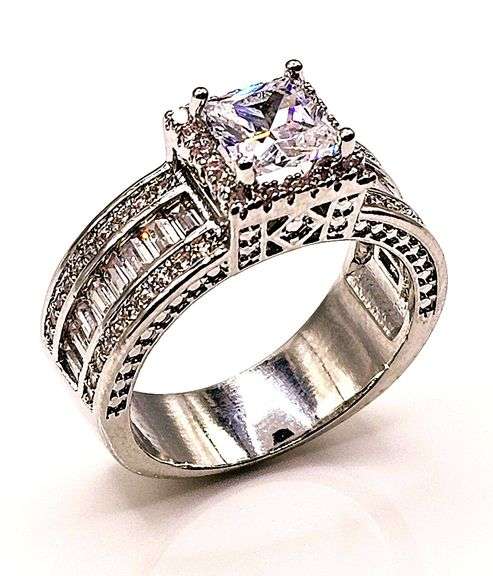 Sparkling 14 Kt White Gold Plate 2.15 Ct Princess Cut Simulated Diamond Ring