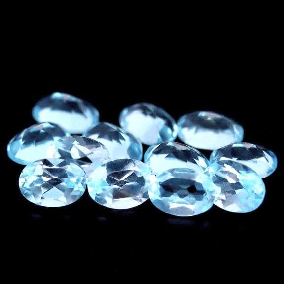 Matched! 12 piece 11.95ct glittering sky blue Topaz set