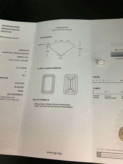 I.G.I CERTIFIED 3.01 CARAT EMERALD CUT LAB GROWN DIAMOND