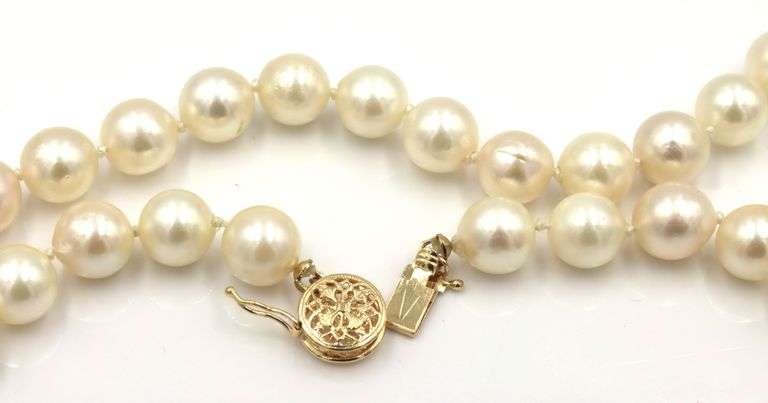 White fresh water pearl strand necklace with gold clasp