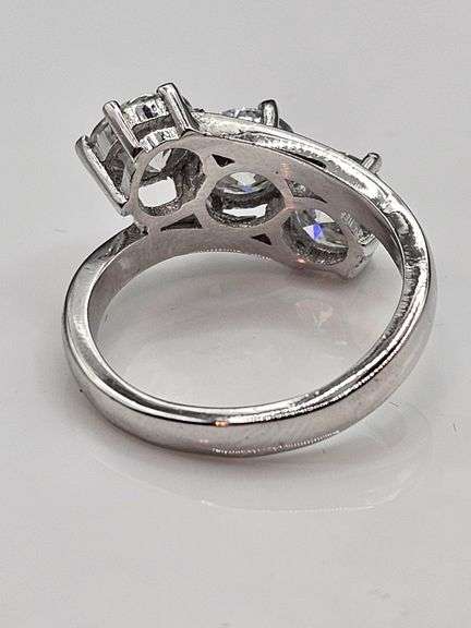 Dazzling 3.65 Ct Vvs1 White G-H Fire Moissanite Ring