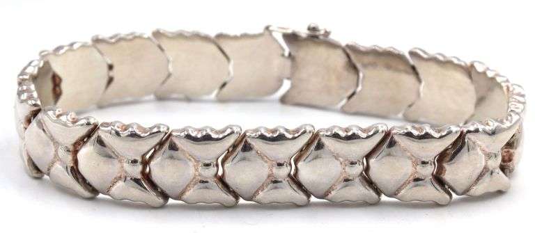 925 Sterling silver signed bow link bracelet