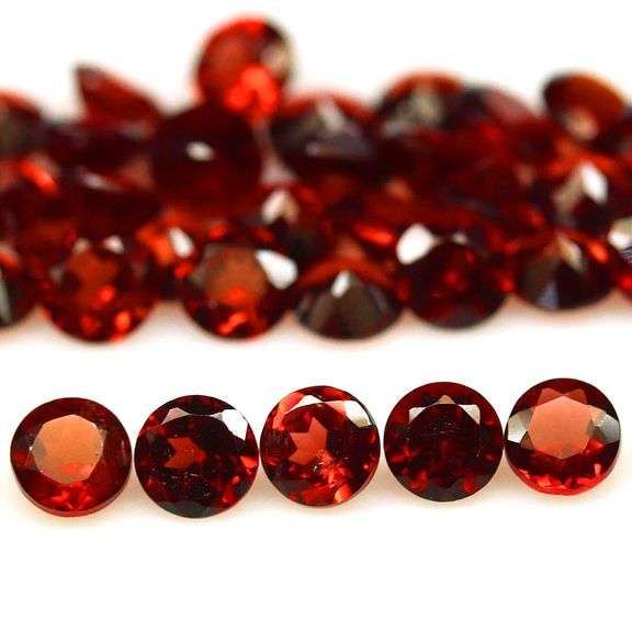 Rich round cut ruby red 12.53ct untreated Garnet set!