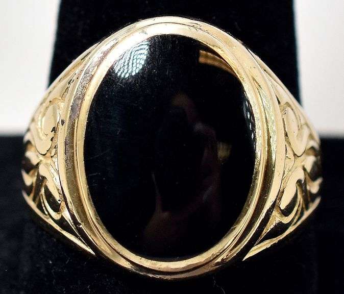 Charming 14K Yellow Gold Black Onyx Gemstone Ring