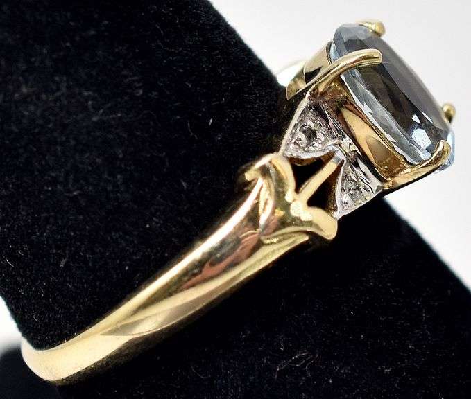 Beautiful 10K Yellow Gold Blue Topaz Gemstone and Diamond Ring