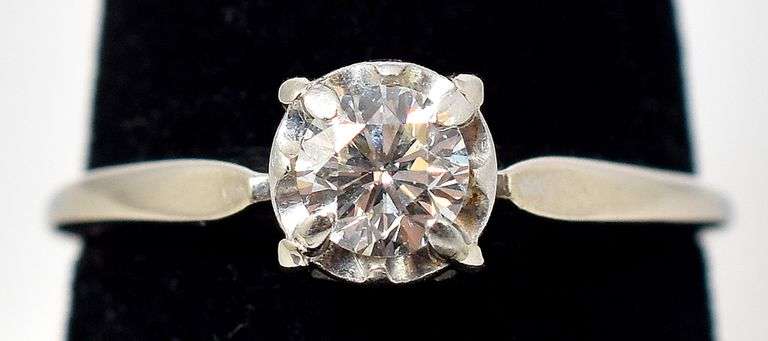 Stunning 14K White Gold Solitaire Diamond Ring