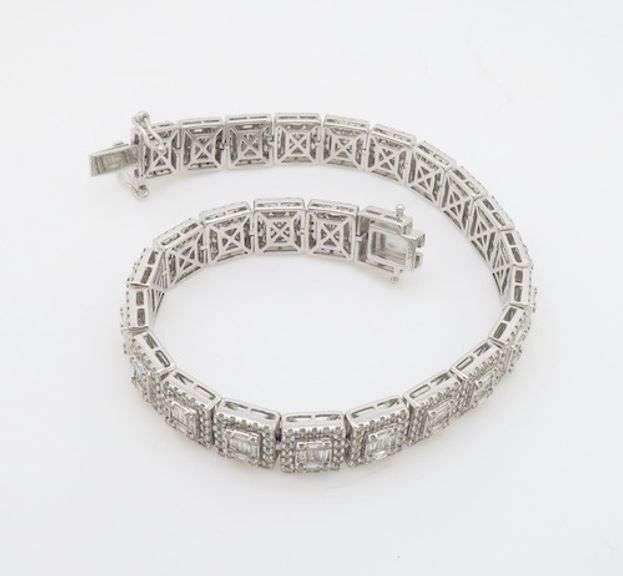 Stunning 5.72CTW Illusion Set Diamond Bracelet