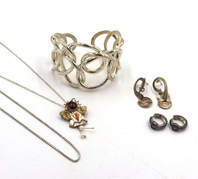 Lot of Vintage 925 sterling silver jewelry