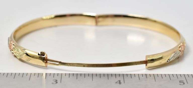 Wonderful 14K Yellow Gold Rose Designed Hinged Bracelet