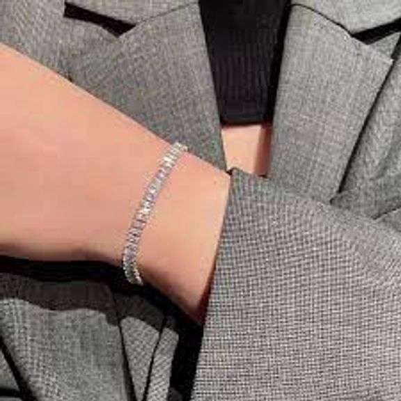 Sparkling 7.8 Ct White Gold Plated Tennis Bracelet