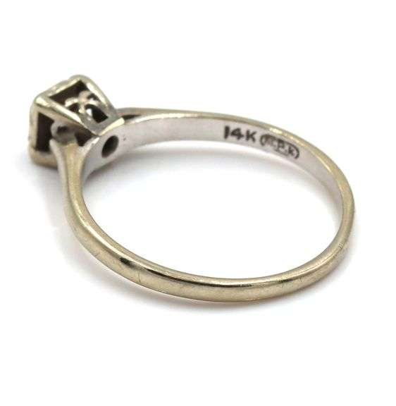 14kt White gold round diamond engagement ring