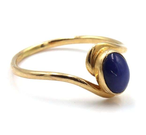 14kt Yellow gold Linde star sapphire ring