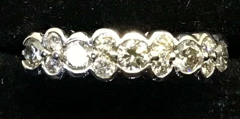 14K WHITE GOLD NATURAL DIAMOND WEDDING BAND