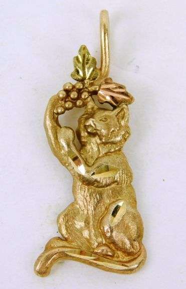 Vintage 10K Figural Cat Pendant