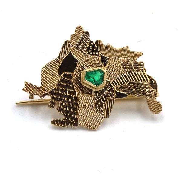 18kt Yellow gold Colombia map with columbia emerald pinpoint brooch