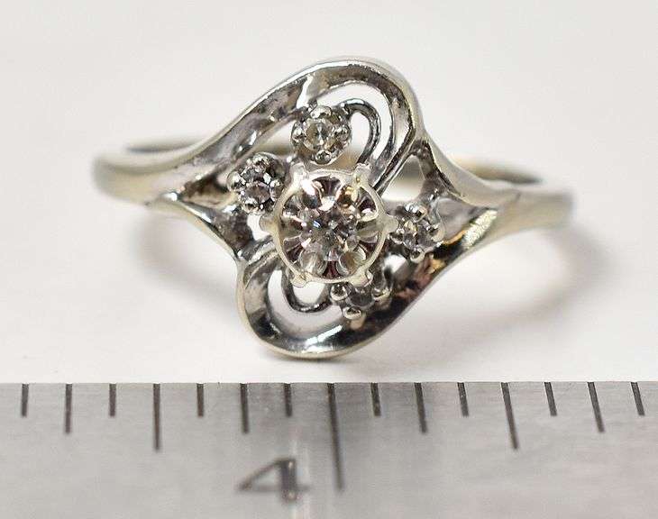 Sparkling 14K White Gold Diamond Ring