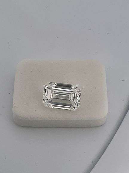 I.G.I CERTIFIED 3.02 CARAT EMERALD CUT DIAMOND
